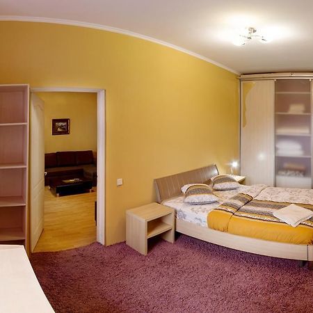 Kyiv Apartment In The City Center On Turgenevskaya Street ภายนอก รูปภาพ