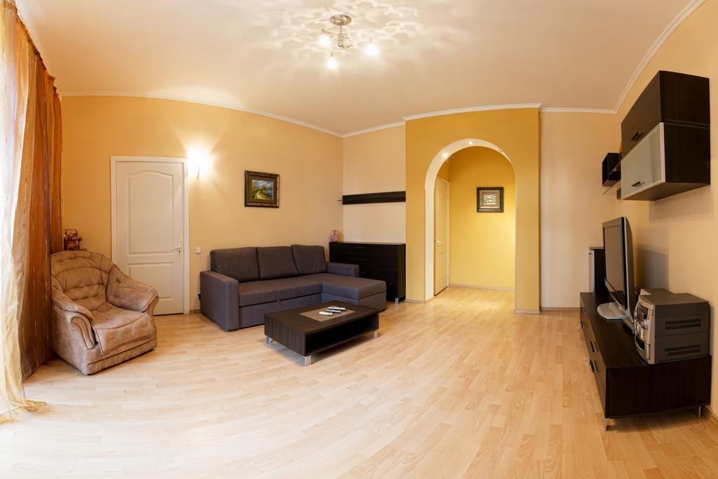 Kyiv Apartment In The City Center On Turgenevskaya Street ภายนอก รูปภาพ