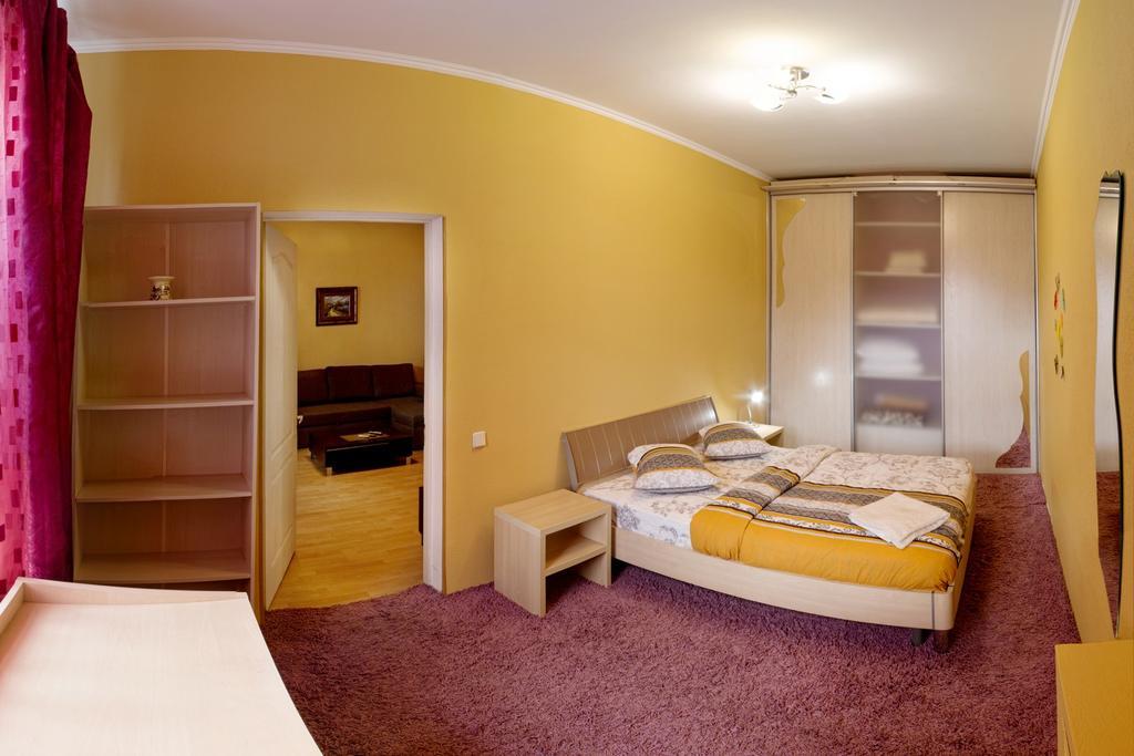 Kyiv Apartment In The City Center On Turgenevskaya Street ภายนอก รูปภาพ
